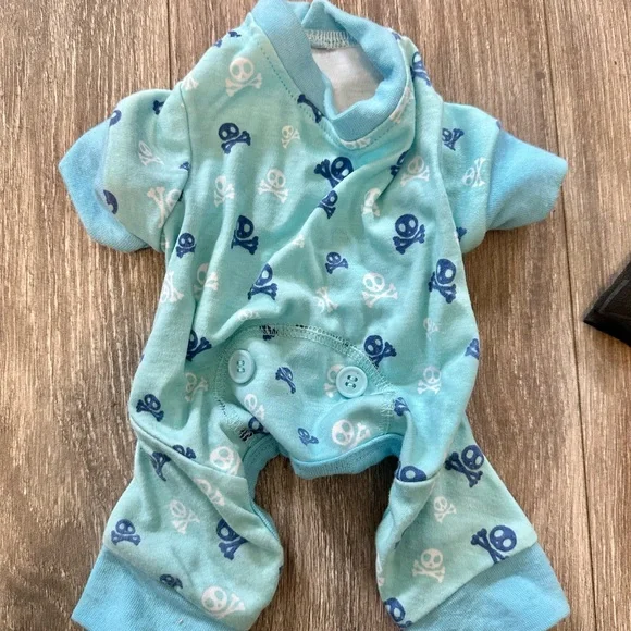 Petco used and used shirts Yorkie 5-7 pounds XS retail $220